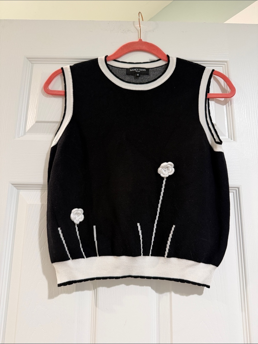 Nancy Yang Black & White Knit Floral Sleeveless Sweater Vest